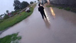Inundaciones se agravan en calle Benito Ju&aacute;rez; vecinos acusan abandono de Guadalupe Cuautle