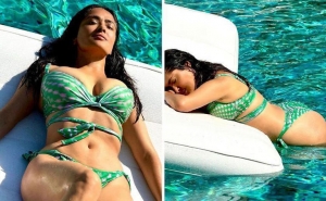 Salma Hayek luce hermoso bikini con top de tiras cruzadas