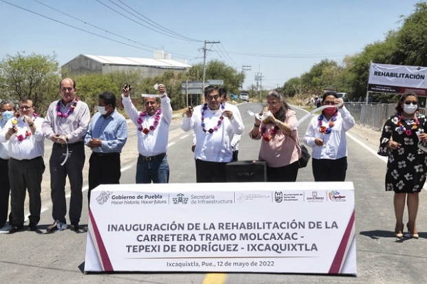 Rehabilitan la carretera Molcaxac-Tepexi–Ixcaquixtla