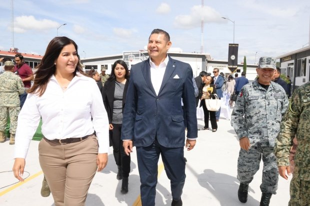 Armenta busca retomar vuelos Puebla - Los Ángeles y NY
