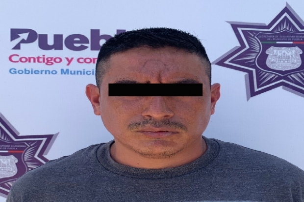 Policía Municipal de Puebla recupera un trailer robado y pone a salvo al conductor