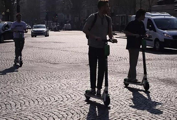 Primer día en París sin patinetes eléctricos: 