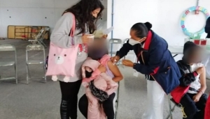 Sin contratiempos se vacuna contra el covid en 15 municipios de Puebla