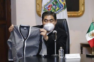 Gobierno de Puebla distribuirá uniformes gratuitos en más de 15 mil escuelas