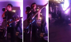 Famoso cantante se electrocuta en pleno escenario y sufre graves quemaduras