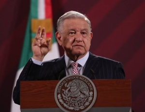 Pensión del Bienestar: AMLO buscará que se entregue cada mes y ‘si podemos, quincenal’