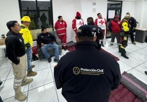 Protecci&oacute;n  civil rescata a dos personas lesionadas en zona monta&ntilde;osa de Quimixtl&aacute;n