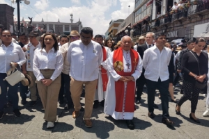 Sergio Céspedes y Eduardo Rivera participan en Procesión de Viernes Santo