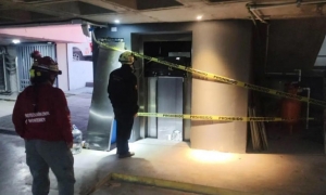 Tragedia en Monterrey: se desploma elevador de un quinto piso con 11 personas